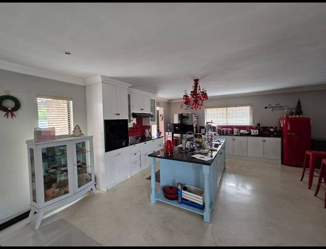 4 BEDROOM FREESTANDING FOR SALE IN PETERSFIELD